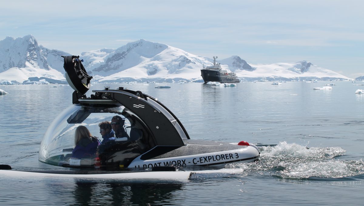 Submarine dives Antarctica 2018